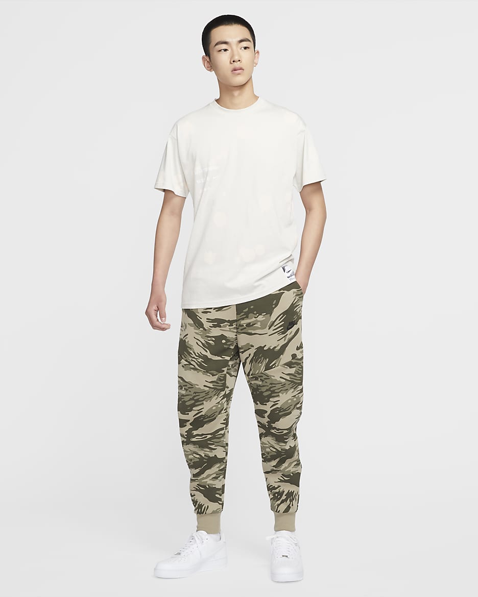 Nike camo joggers men best sale